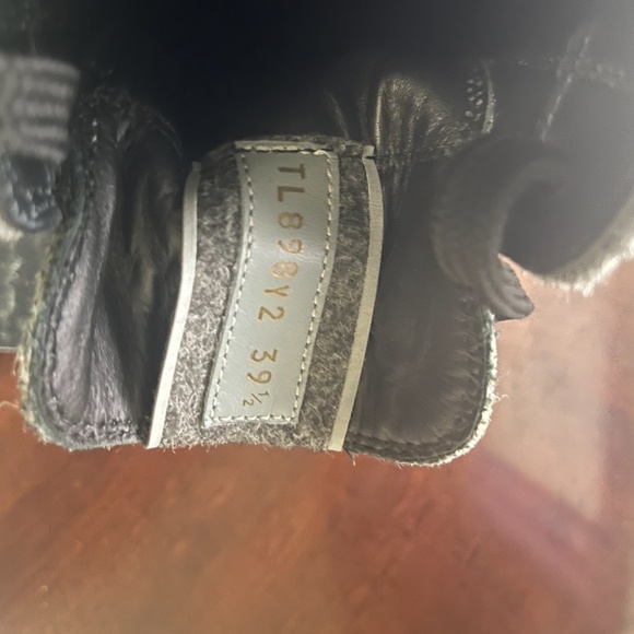 New Authentic VALENTINO GARAVANI Butterfly Embroidered Sneakers With Lea… - Picture 8 of 8